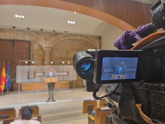 El portavoz de la Junta de Extremadura, Juan Antonio González, en rueda de prensa en Mérida tras el Consejo de Gobierno autonómico