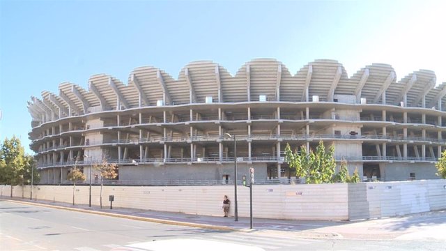 Archivo - Imágenes de las obras inacabadas del nuevo Mestalla, junto al cual se debe construir el polideportivo de Benicalap