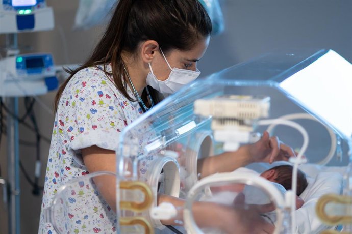 Archivo - UCI neonatal de Vithas Sevilla.