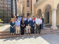 Minuto de silencio en el Ayuntamiento de Almería por la muerte de una mujer a manos presuntamente de su hijo