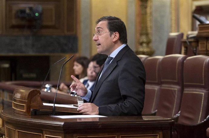 El ministro de Asuntos Exteriores, Unión Europea y Cooperación, José Manuel Albares, interviene en una sesión plenaria, en el Congreso de los Diputados