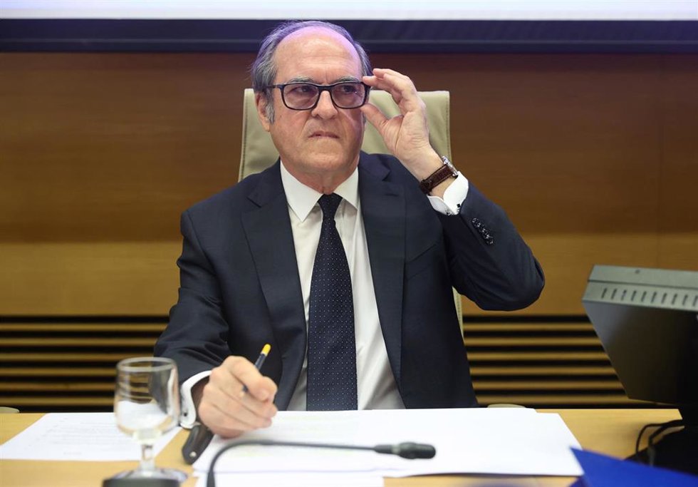 El Defensor del Pueblo, Ángel Gabilondo, a su llegada a una Comisión Mixta de Relaciones con el Defensor del Pueblo, en el Congreso de los Diputados, a 10 de mayo de 2022, en Madrid (España). Durante su intervención ha presentado el Informe Anual corres