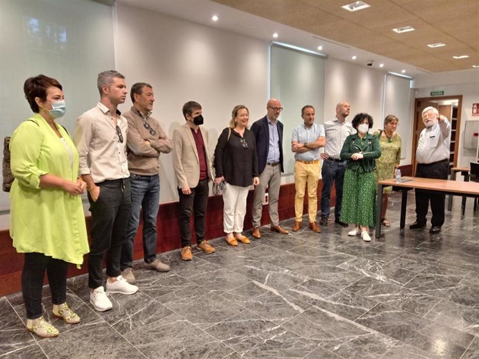 La Comisión de Relaciones Ciudadanas del Parlamento de Navarra visita en Vitoria el Centro Memorial de las Víctimas del Terrorismo.