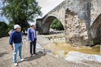 El puente viejo de Oruña podría abrirse al tránsito peatonal este verano