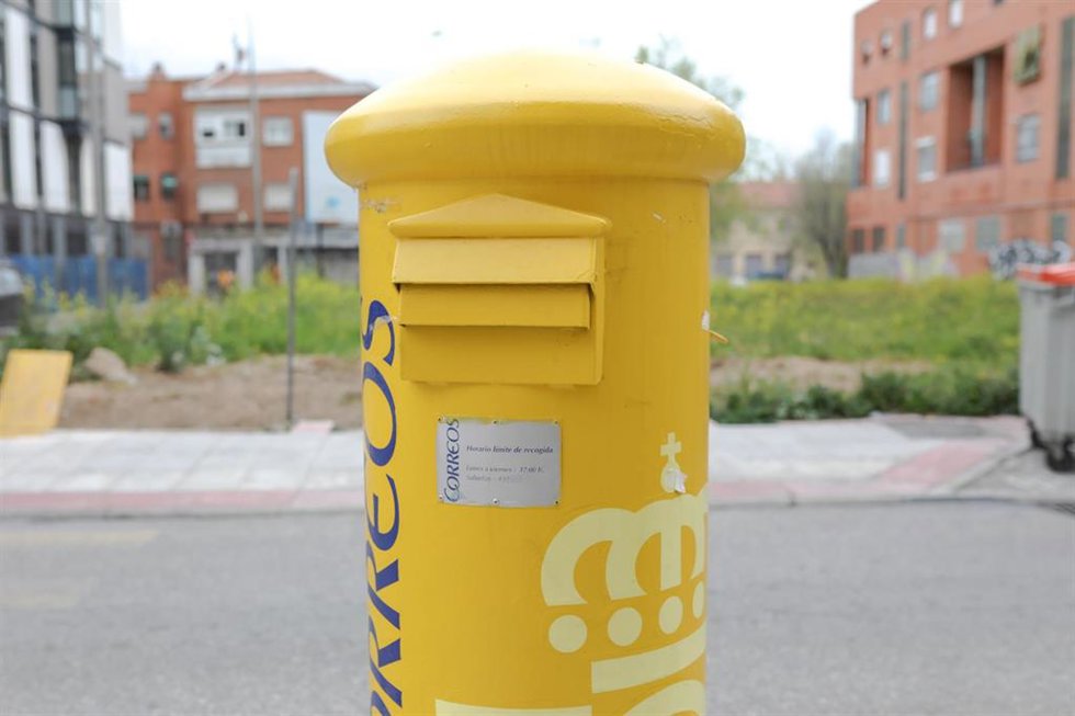 Archivo - Un buzón de Correos