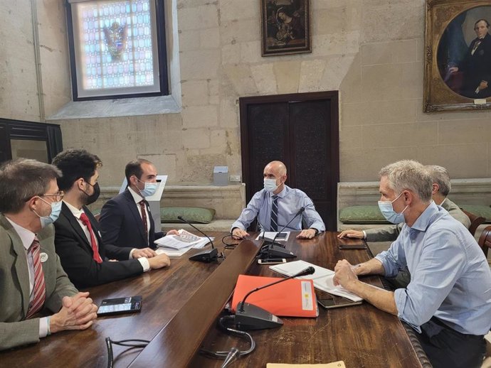 [Sevilla] Nota De Prensa Y Fotografía. Reunión Metro