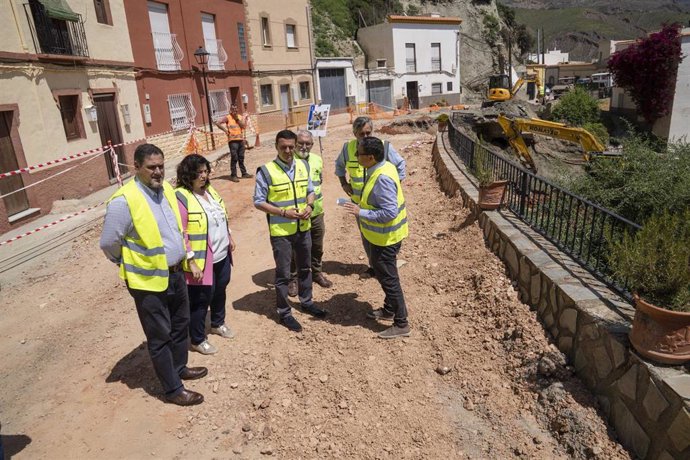 Javier Aureliano García visita las obras de emergencias por lluvías en Canjáyar (Almería)
