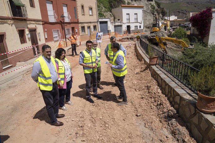 Javier Aureliano García visita las obras de emergencias por lluvías en Canjáyar (Almería)