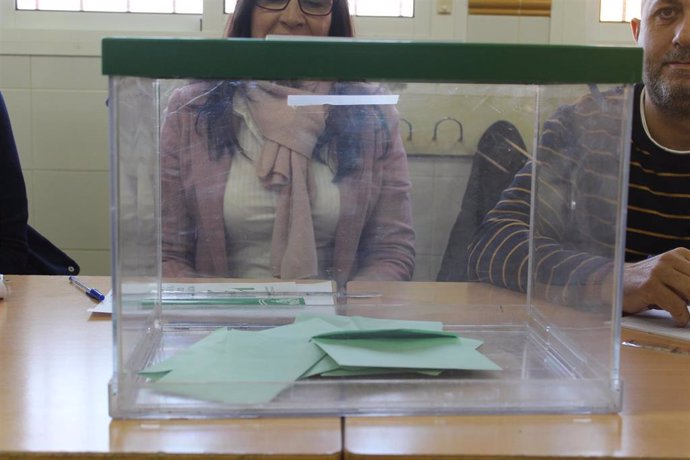 Archivo - Una urna electoral en una imagen de archivo
