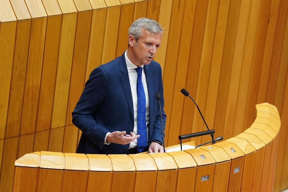 El vicepresidente en funciones de la Xunta de Galicia y candidato a presidir el PP de Galicia, Alfonso Rueda, interviene en una rueda de prensa durante su primera sesión de investidura, a 10 de mayo de 2022, en Santiago de Compostela, A Coruña, Galicia 
