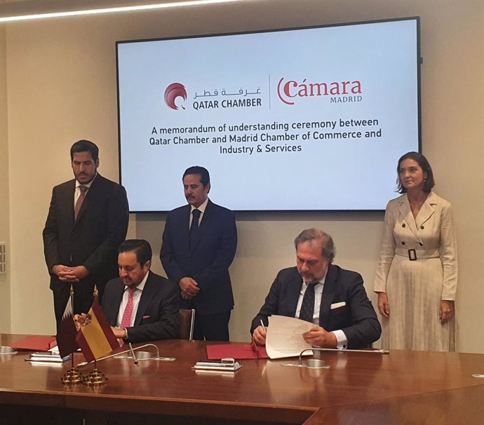 El presidente de la Cámara de Comercio de Madrid, Ángel Asensio, y el presidente de la Cámara de Comercio e Industria de Qatar, Sheikh Khalifa Bin Jassen Bin Mohammed