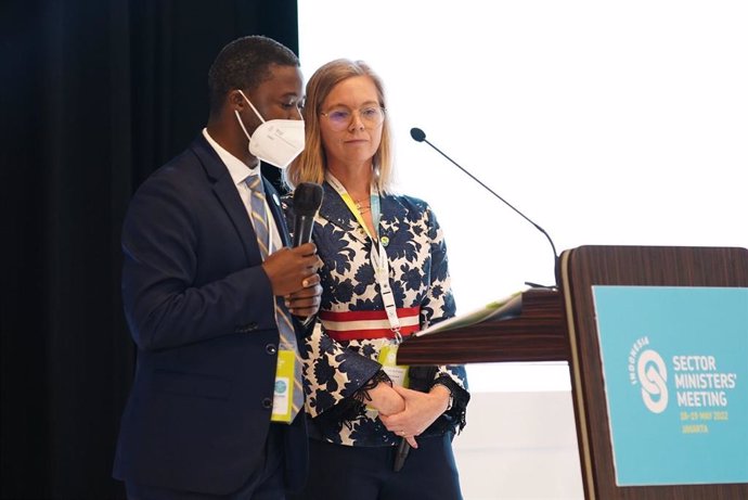 Muyatwa Sitali, SWA Head of Country Engagement and Lucinda OHanlon, SWA Head of Policy and Strategy welcome 350 participants to the 2022 Sector Ministers' Meeting on water and sanitation in Jakarta, Indonesia (PRNewsfoto/Sanitation and Water for All