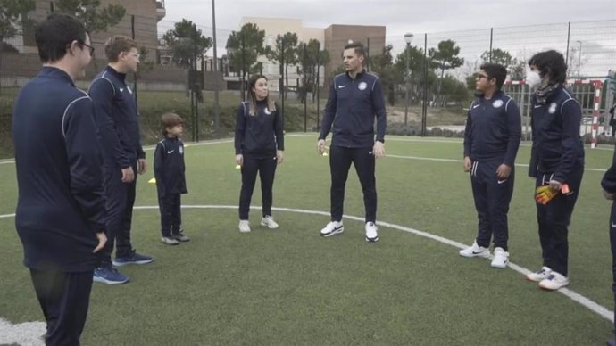 La primera escuela, abierta en la presente temporada 2021/22 en Las Rozas (Madrid), sigue trabajando para que los niños con diferentes funcionalidades continúen disfrutando del trabajo del desarrollo motriz y social.