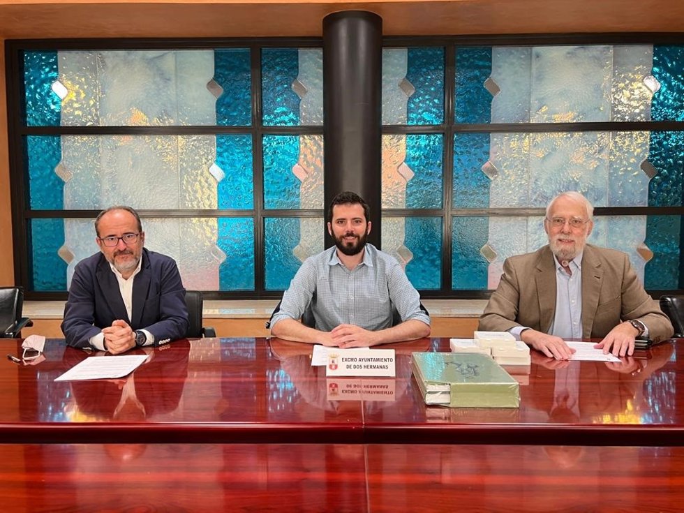 Firma del convenio de colaboración entre Dos Hermanas y el Colegio de Veterinarios.