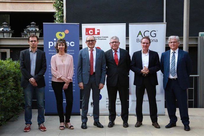 Ponentes y organizadores de la jornada.