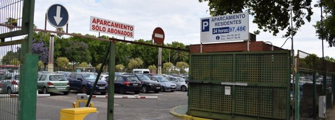 Solar donde está el aparcamiento en superficie para residentes en la calle Torneo.