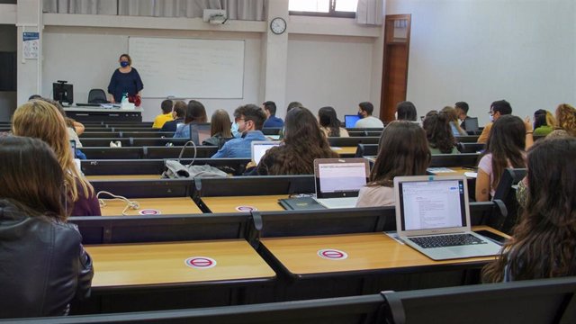 Archivo - Alumnos de la UIB, el primer día del curso 2020-2021.