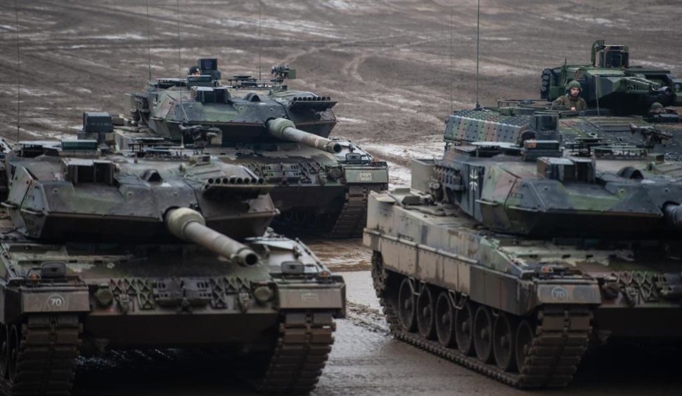 Archivo - Carros de combate modelo Leopard 2 de las Fuerzas Armadas alemanas