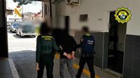 La Guardia Civil resuelve la implicación de dos presos de permiso en el robo de una gasolinera de Sueca