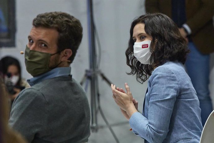 Archivo - El expresidente del PP Pablo Casado y la presidenta de la Comunidad de Madrid, Isabel Díaz Ayuso