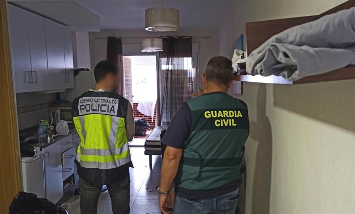 Nota De Prensa:"La Policía Nacional Y La Guardia Civil Desarticulan Un Grupo Criminal Dedicado A La Venta De Droga Al Menudeo"