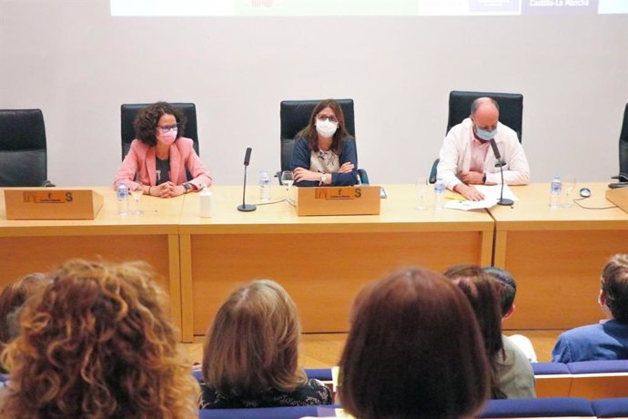 La directora gerente del Sescam en la inauguración de la jornada.