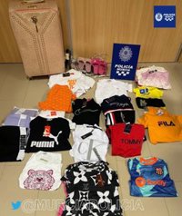 La Policía Local de Murcia interviene en Espinardo varias prendas presuntamente falsificadas