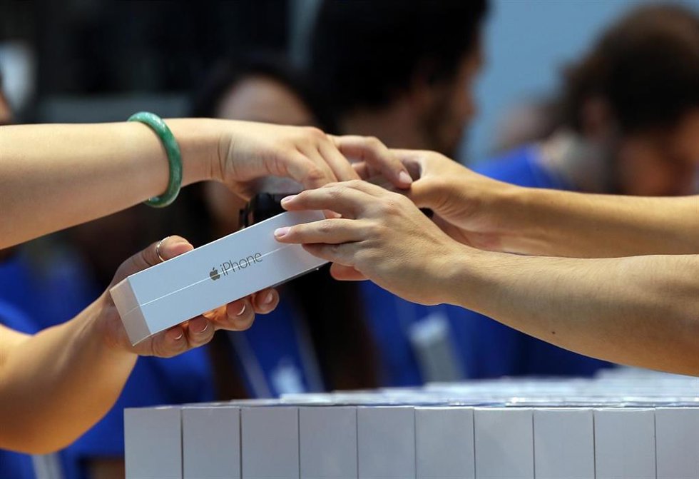 Archivo - Ventas de  iPhone 6 en Estados Unidos