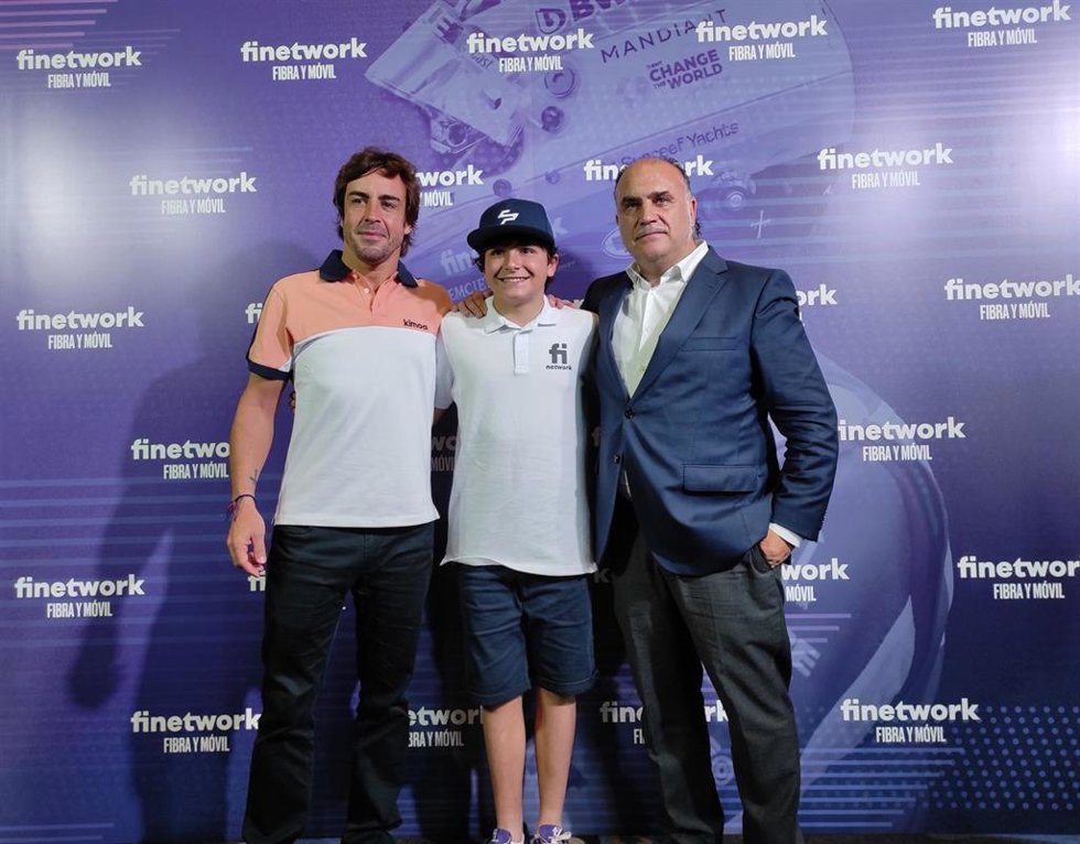 El piloto español de Fórmula 1 Fernando Alonso (Alpine) en un acto publicitario con Finetwork en el W Hotel de Barcelona, antes del Gran Premio de España 2022 de Fórmula 1