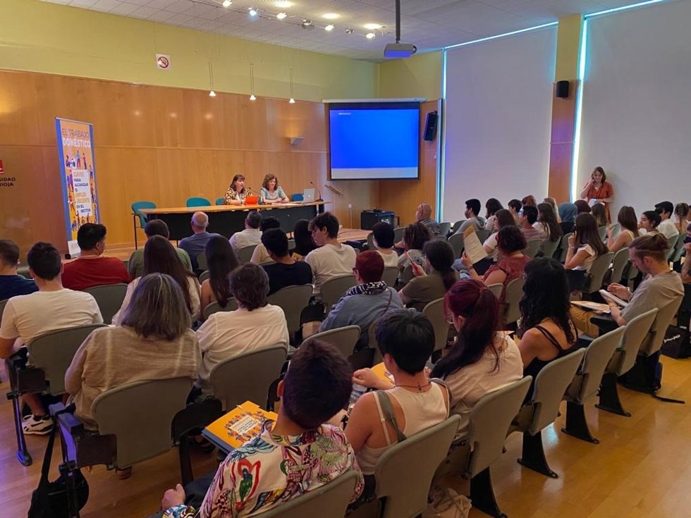 El Instituto Sindical de Cooperación al Desarrollo (ISCOD) de UGT ha celebrado este jueves en la Universidad de La Rioja (UR) la jornada 'Hacia la dignificación del empleo en la economía de cuidados
