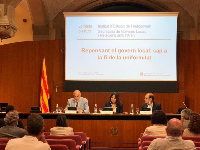 El director de l'Institut d'Estudis d'Autogovern (IEA), Joan Ridao; la consellera de la Presidncia de la Generalitat, Laura Vilagr; i el catedrtic de Dret Toms Font