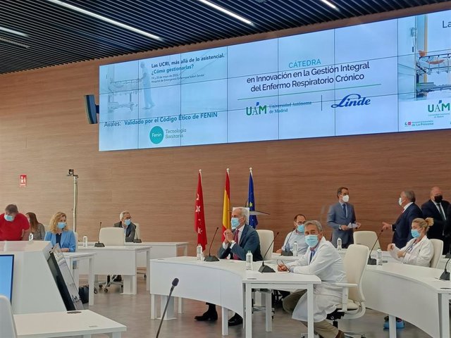 El consejero de Sanidad, Enrique Ruiz Escudero