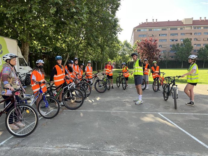Un total de 624 estudiantes de 2 de la ESO de 9 centros educativos de Logroño se han sumado a 'La Bici en la Escuela'