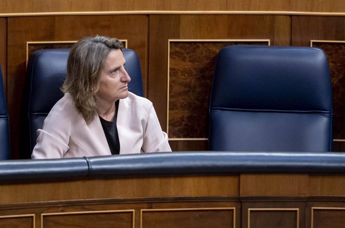 La vicepresidenta tercera y ministra para la Transición Ecológica y el Reto Demográfico, Teresa Ribera, en una sesión plenaria, en el Congreso de los Diputados, a 18 de mayo de 2022, en Madrid (España). El Ejecutivo central se enfrenta, por tercera vez 