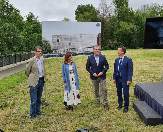 El alcalde de San Sebastián, Eneko Goia, la rectora de la UPV/EHU, Eva Ferreira, el diputado general de Gipuzkoa, Markel Olano, y el consejero de Educación, Jokin Bildarratz