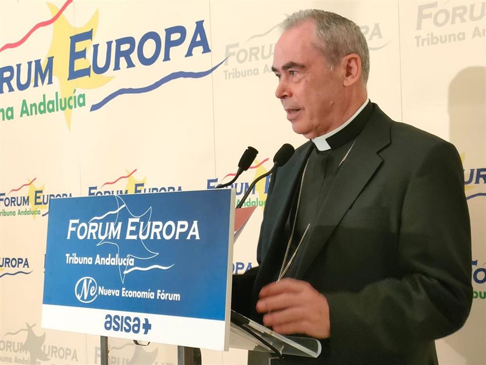 El obispo de Málaga, monseñor Jesús Catalá, en un encuentro informativo.
