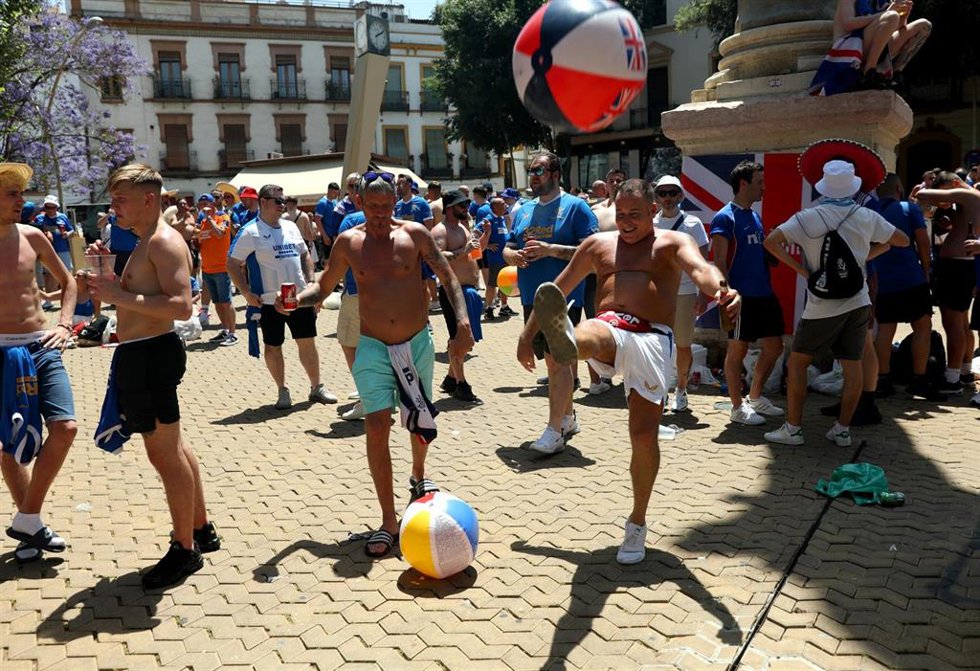 Aficionados en La Alameda en las vísperas de la Final.