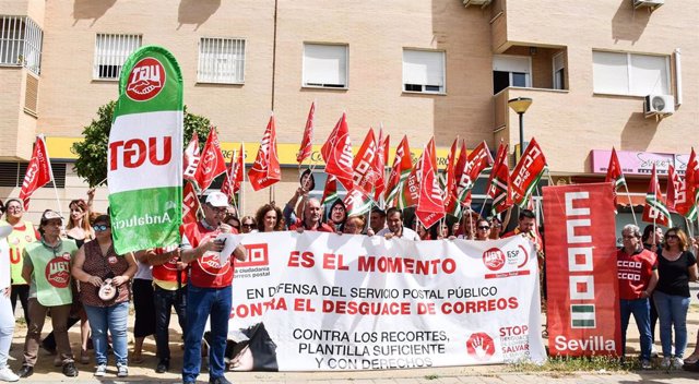 CCOO y UGT se movilizan en Sevilla en defensa del servicio postal público y contra el "desmantelamiento" de Correos