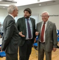 López Miras, sobre las críticas de Vélez (PSOE), insinúa que algunos "intentan beneficiarse" de que haya peces muertos