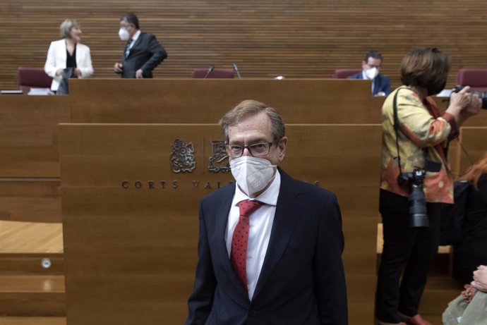 El conseller de Sanidad, Miguel Mínguez, durante un pleno de Les Corts Valencianes, en las Cortes de Valencia, a 19 de mayo de 2022, en Valencia, Comunidad Valenciana (España). Durante el pleno, el president de la Generalitat ha explicado las expectativ