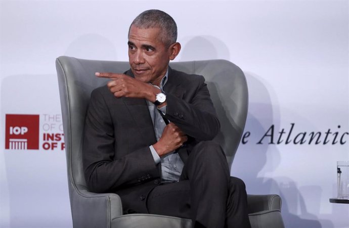 Archivo - 06 April 2022, US, Chicago: Former US President Barack Obama (L)speaks during the Disinformation and the Erosion of Democracy conference at the University of Chicago. Photo: Chris Sweda/Chicago Tribune/TNS via ZUMA Press Wire/dpa