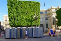 El alcalde de Sevilla elogia la labor de Lipasam en la Final de UEFA y defiende la ubicación de urinarios en el centro