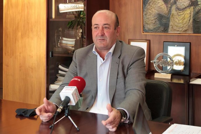 Archivo - El presidente del Consejo Regulador de la DOC Rioja, Fernando Ezquerro, durante una entrevista para Europa Press
