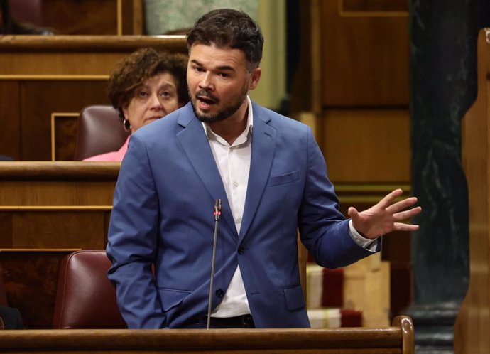 El portavoz de Esquerra Republicana (ERC) en el Congreso, Gabriel Rufián, interviene en una sesión de control, en el Congreso de los Diputados, a 11 de mayo de 2022, en Madrid (España). El pleno está marcado por las preguntas de la oposición al Ejecutiv