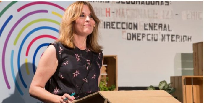 Luz Sánchez-Mellado, periodista de El País, ha presentado el acto 'Construyendo puentes para una sociedad más inclusiva'.