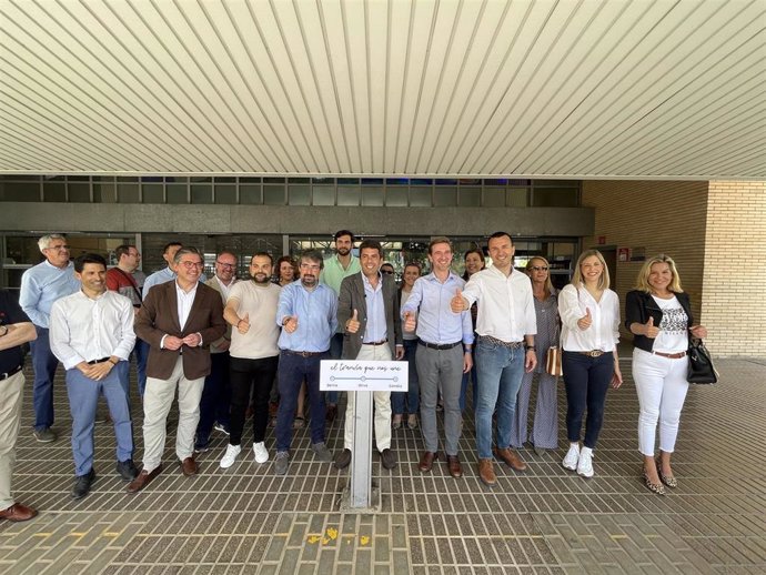 Mazón en la estación de tren de Gandia