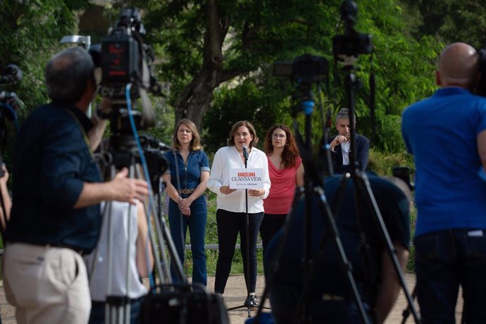 La alcaldesa de Barcelona, Ada Colau, interviene en un acto donde ha informado que se presentará por tercera vez a las elecciones municipales, a 19 de mayo de 2022, en Barcelona, Catalunya (España).