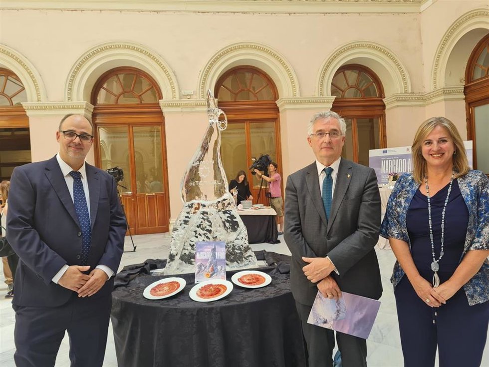 El consejero de Agricultura, Joaquín Olona, en la presentación de la nueva campaña de promoción de la DOP Jamón de Teruel.