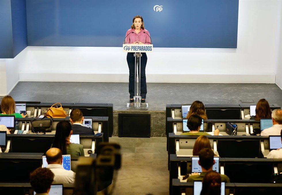 La secretaria general del Partido Popular y portavoz del Grupo Parlamentario Popular en el Congreso, Cuca Gamarra, en una rueda de prensa después de la reunión del Comité de Dirección del PP, en la sede del PP de la calle Génova, a 19 de mayo de 2022, e