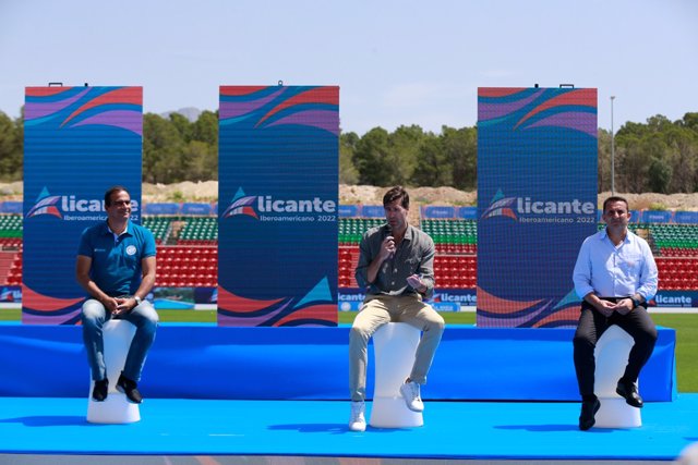 Raúl Chapado (centro) durante la presentación del Campeonato Iberoamericano de Alicante de 2022